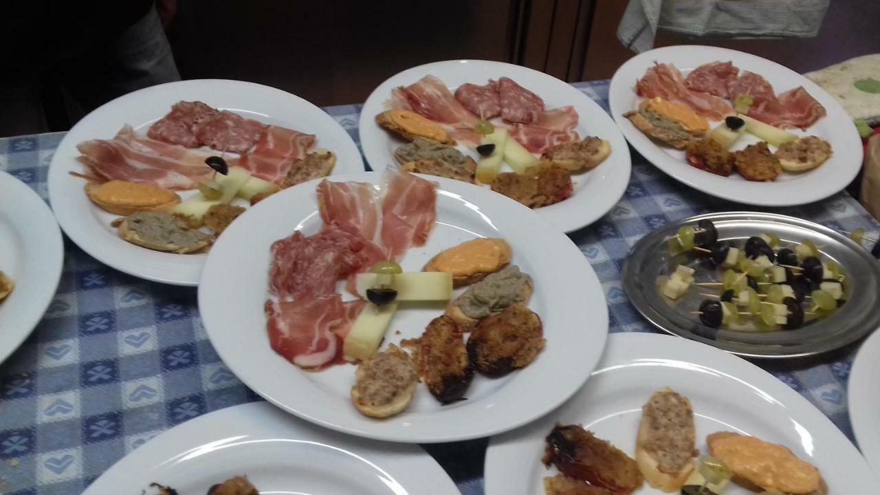 הוילה קסטליונה דלה פסקאיה Agriturismo Valbona מראה חיצוני תמונה